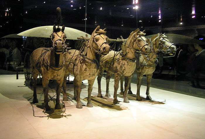 Бронзовая колесница из гробницы Цинь Шихуанди, фото фотография