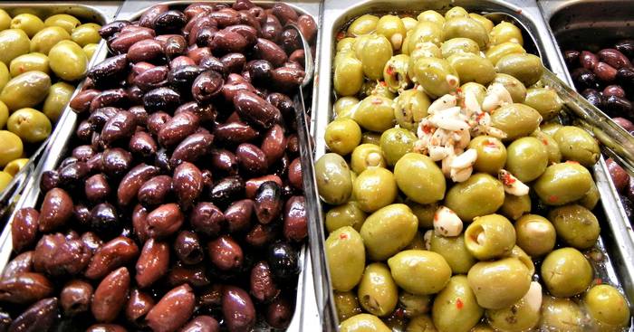 Консервированные маслины и оливки, фото фотография растения